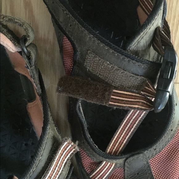 EUC Merrell Leather and Mesh Closed Toe Sandals - Picture 6 of 7